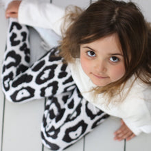 Load image into Gallery viewer, Snow Leopard Leggings - Girls
