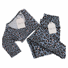 Load image into Gallery viewer, Mint Cheetah long sleeve top - Girls
